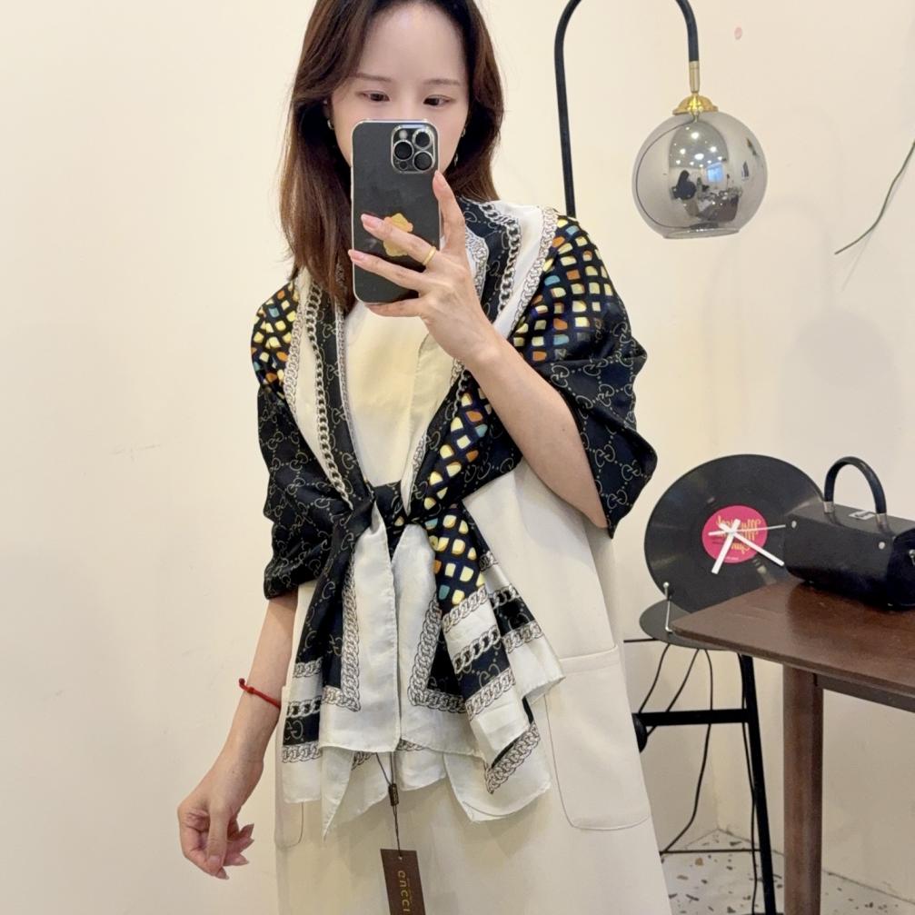 Gucci silk Scarf