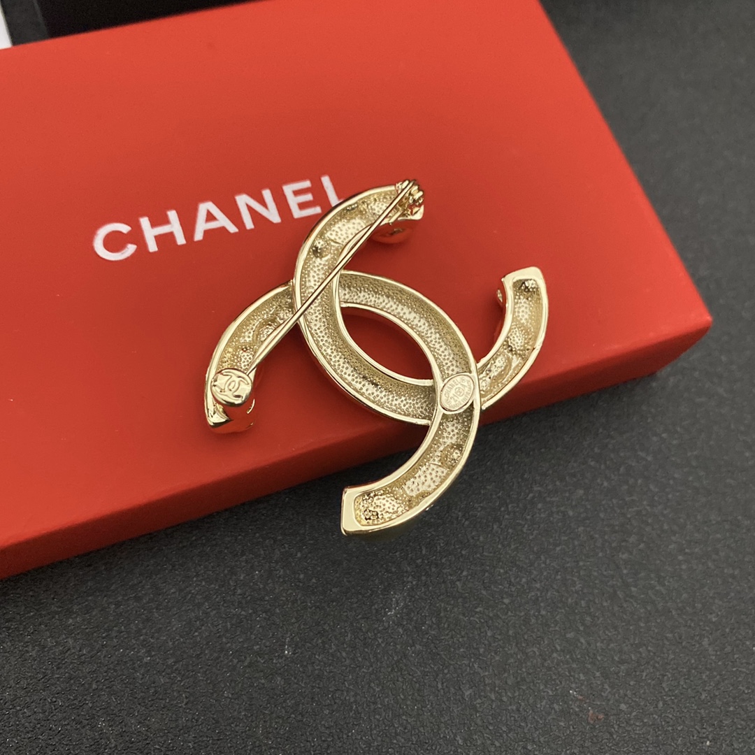 C202  Chanel brooch 107238