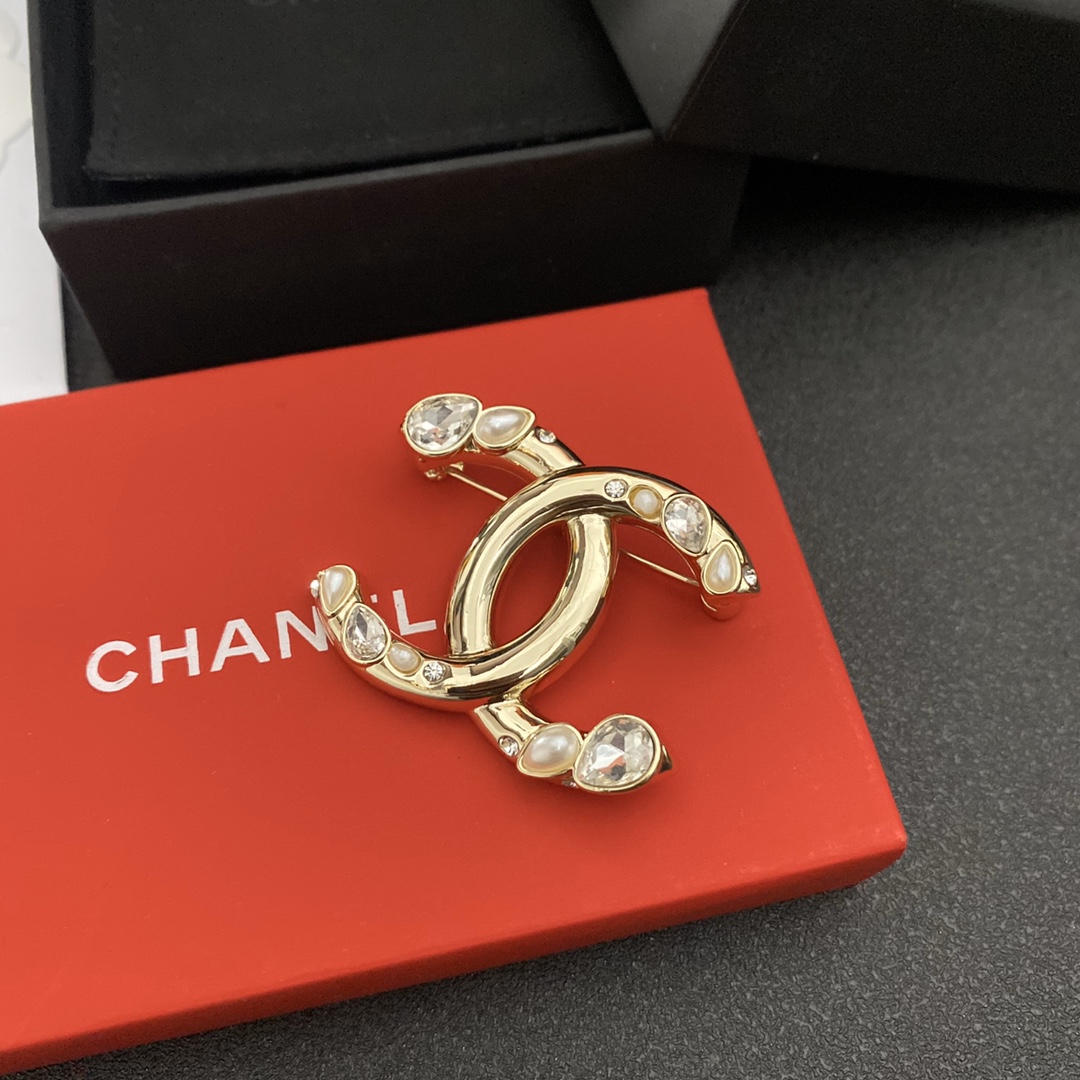 C202  Chanel brooch 107238