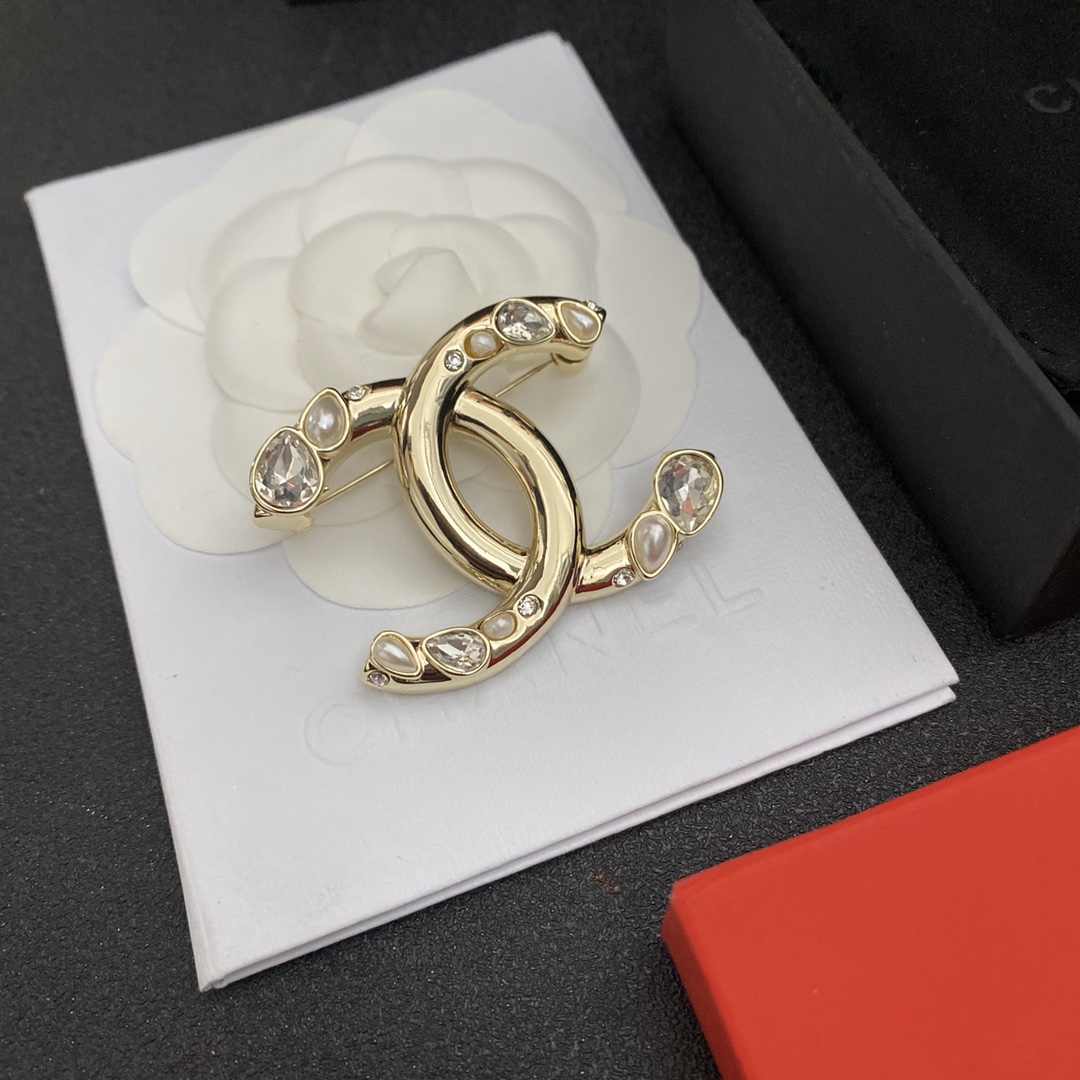 C202  Chanel brooch 107238