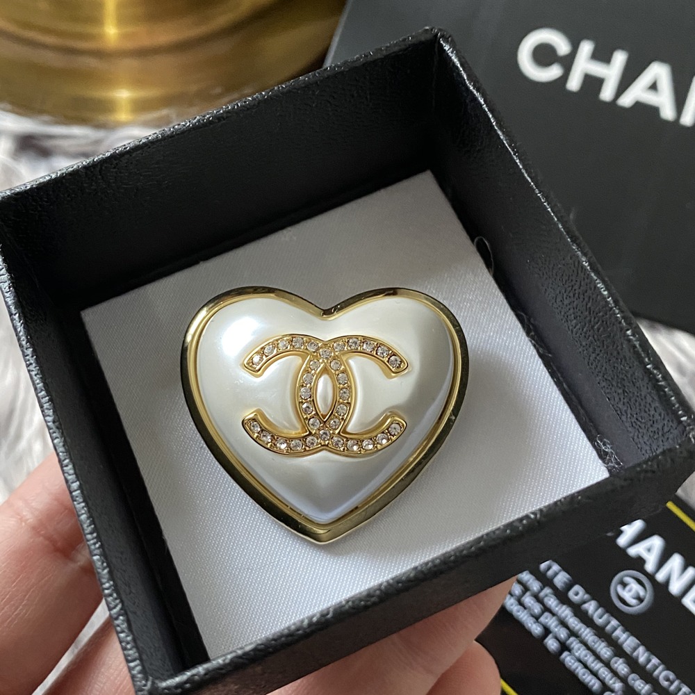 C205 Chanel brooch 107240