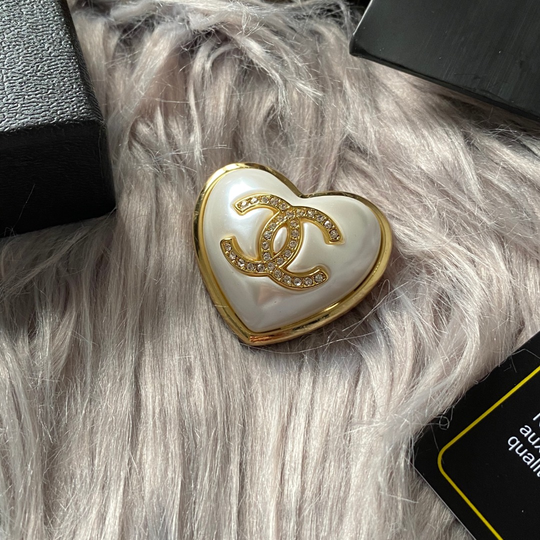 C205 Chanel brooch 107240