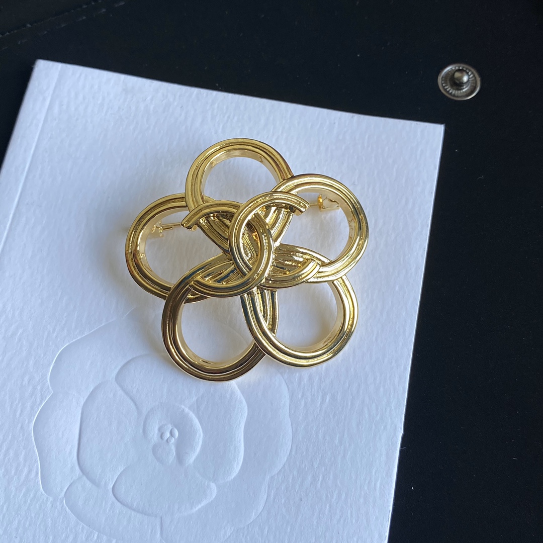 C150  Chanel brooch 107241