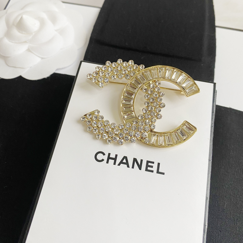 C121 Chanel brooch 107249