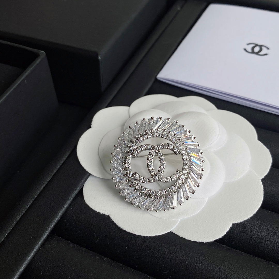 D019 chanel brooch 107257