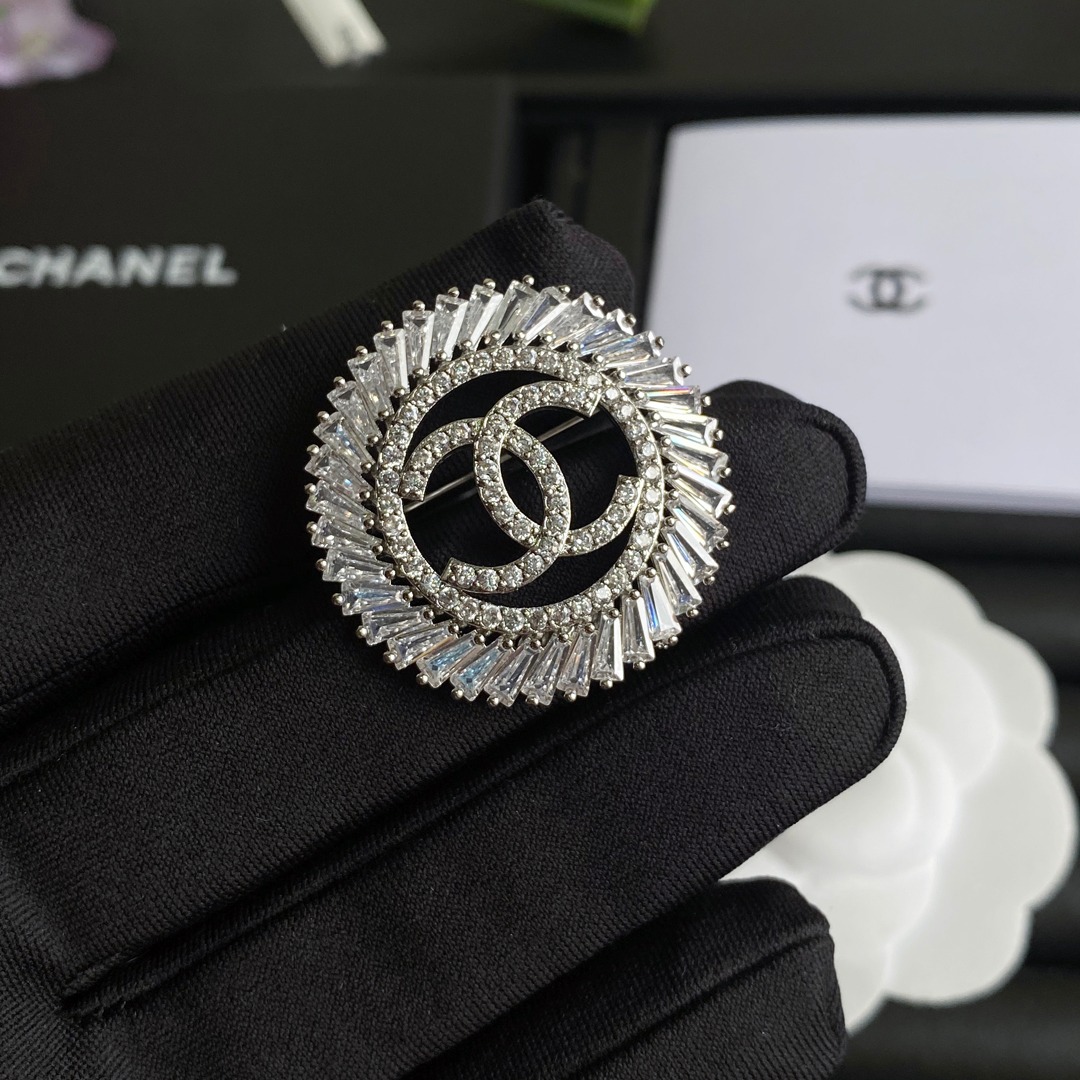 D019 chanel brooch 107257