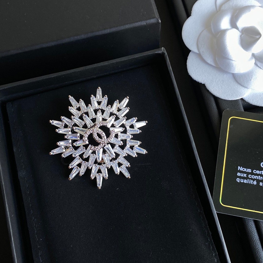 D004 chanel brooch 107259