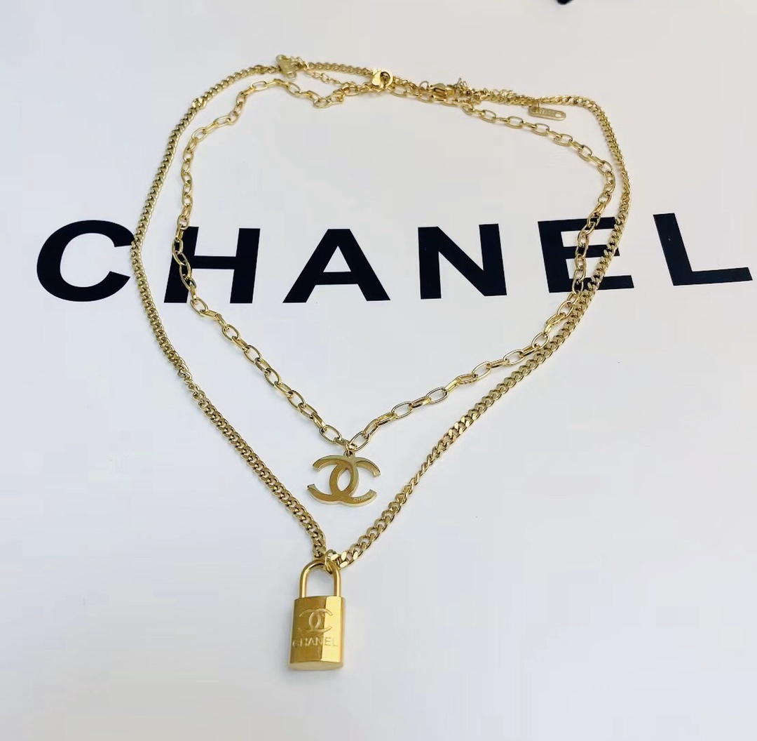 Chanel necklace 107304