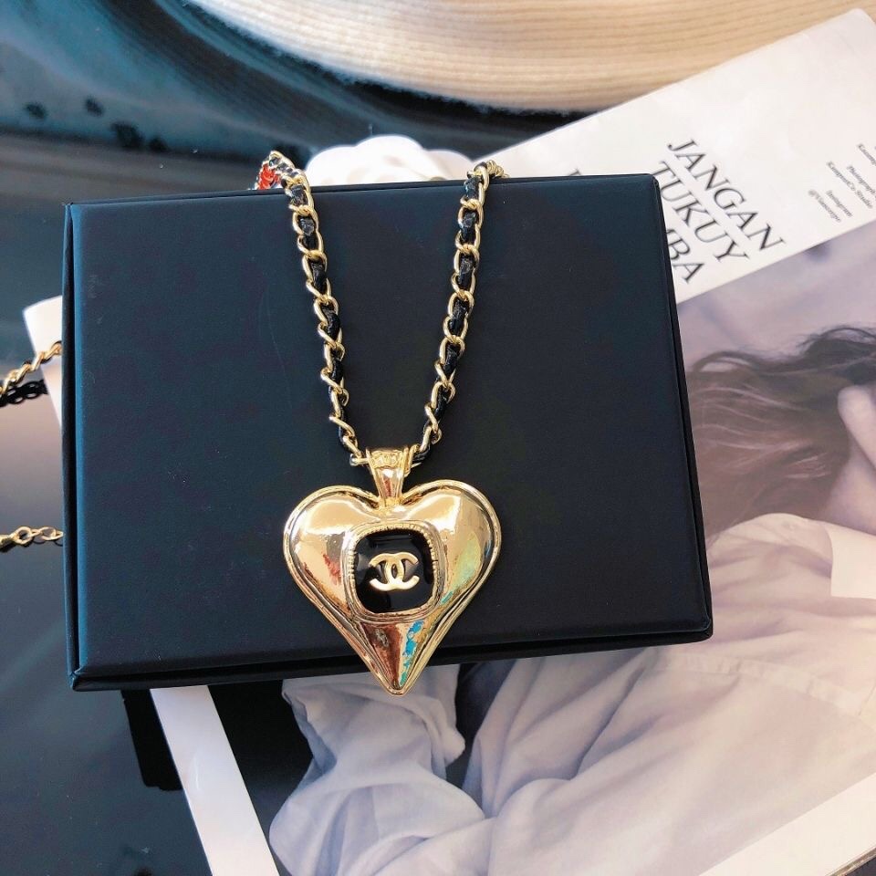 Chanel necklace 107312
