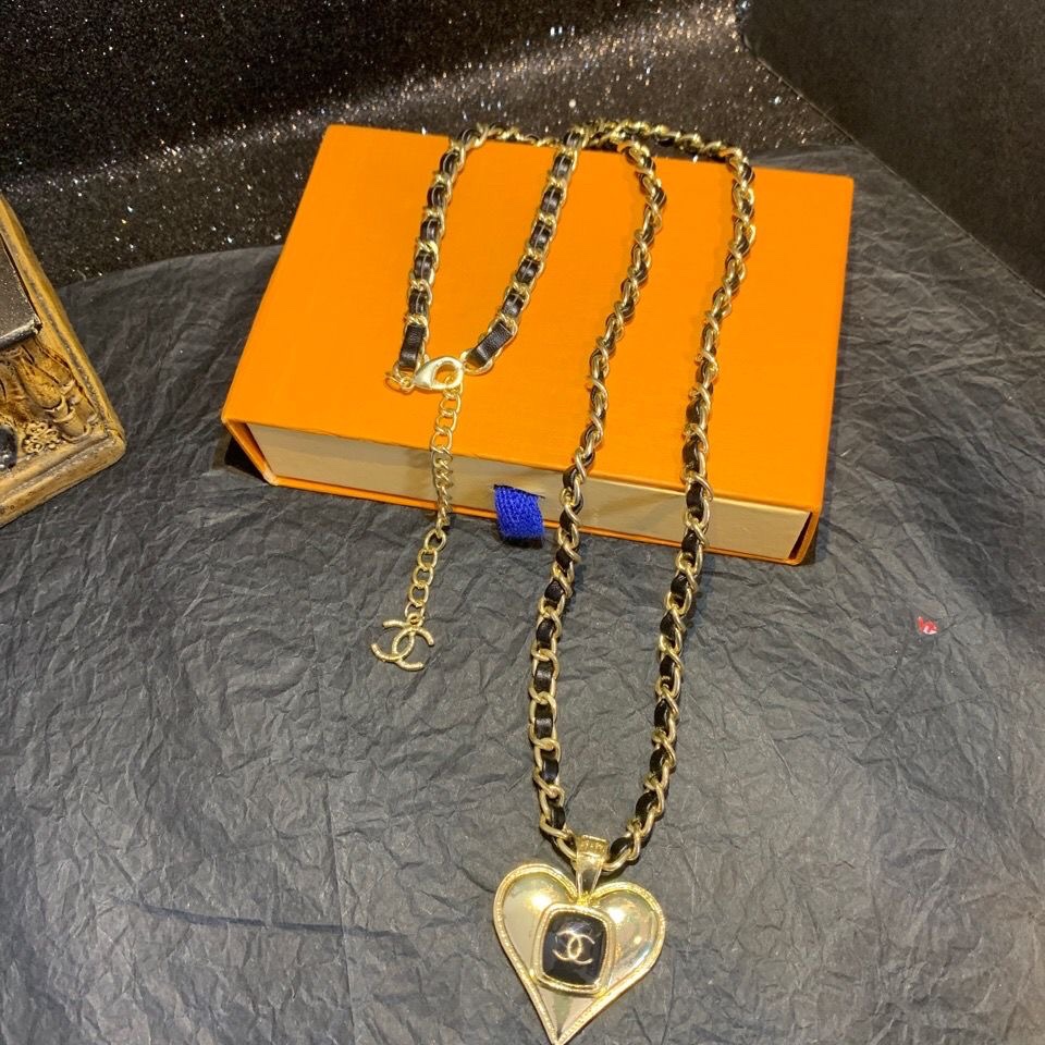 Chanel necklace 107312