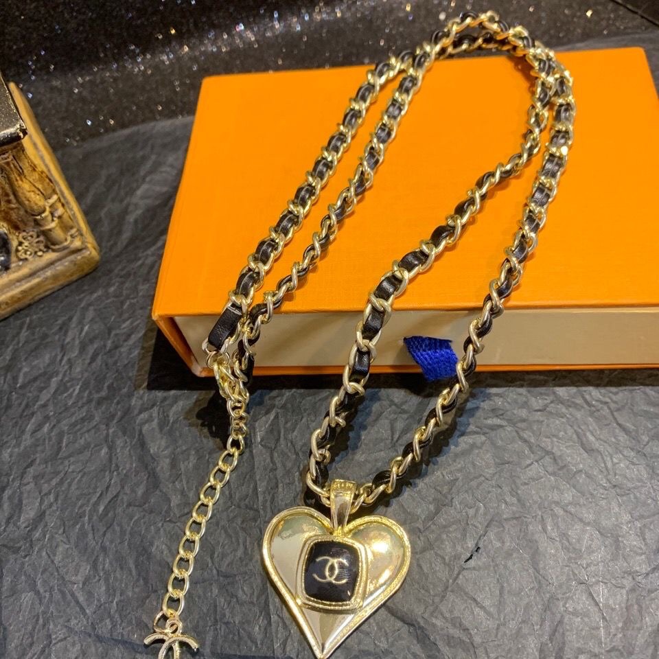 Chanel necklace 107312