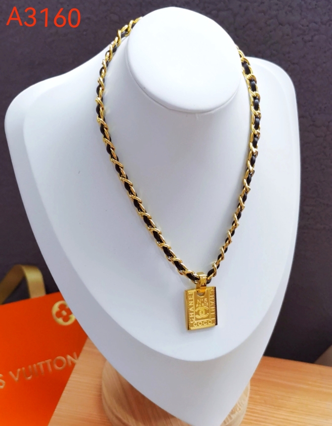 Chanel necklace 107320