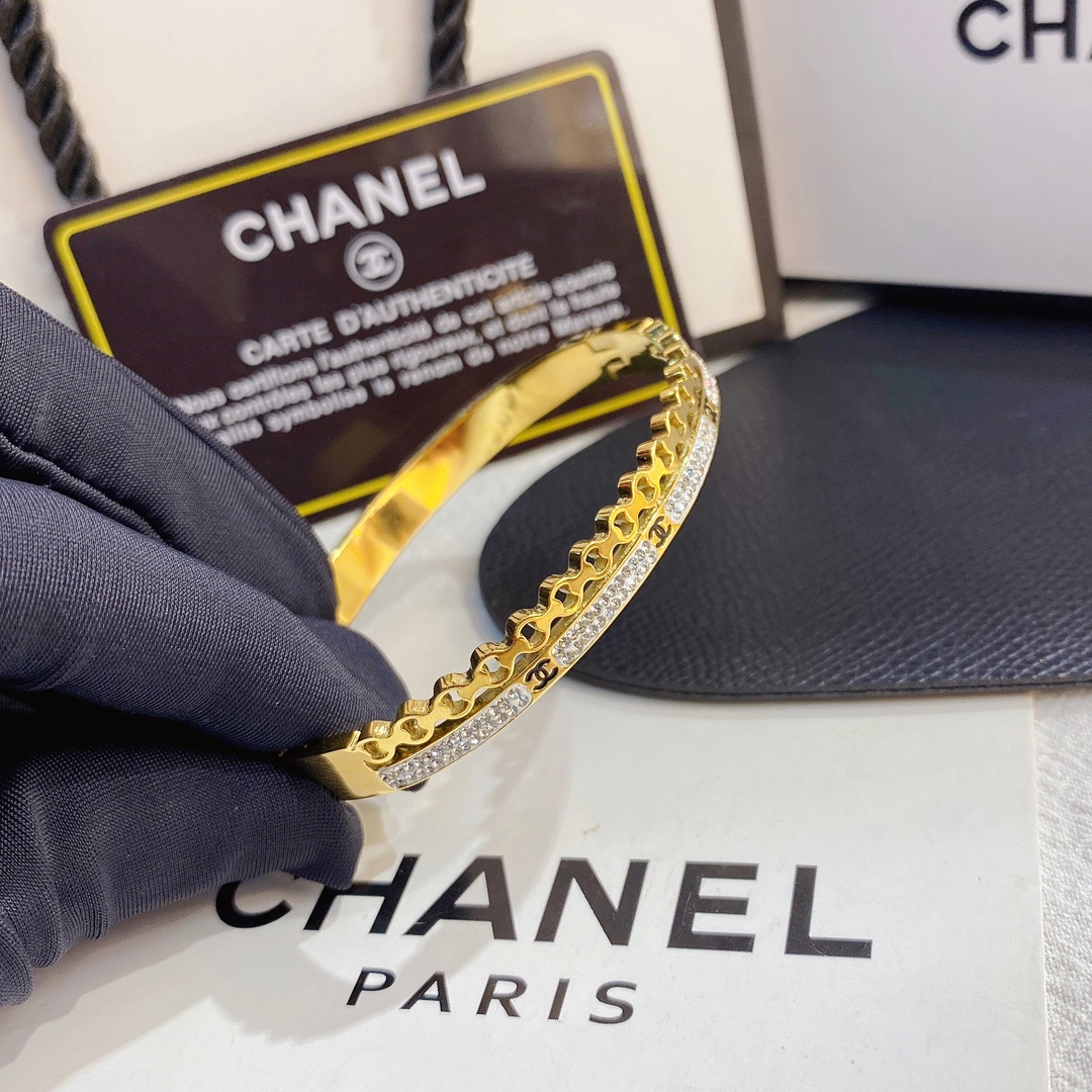 S261   Chanel bracelet 107329