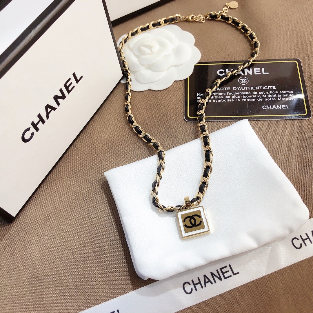 X394    Chanel necklace 107338