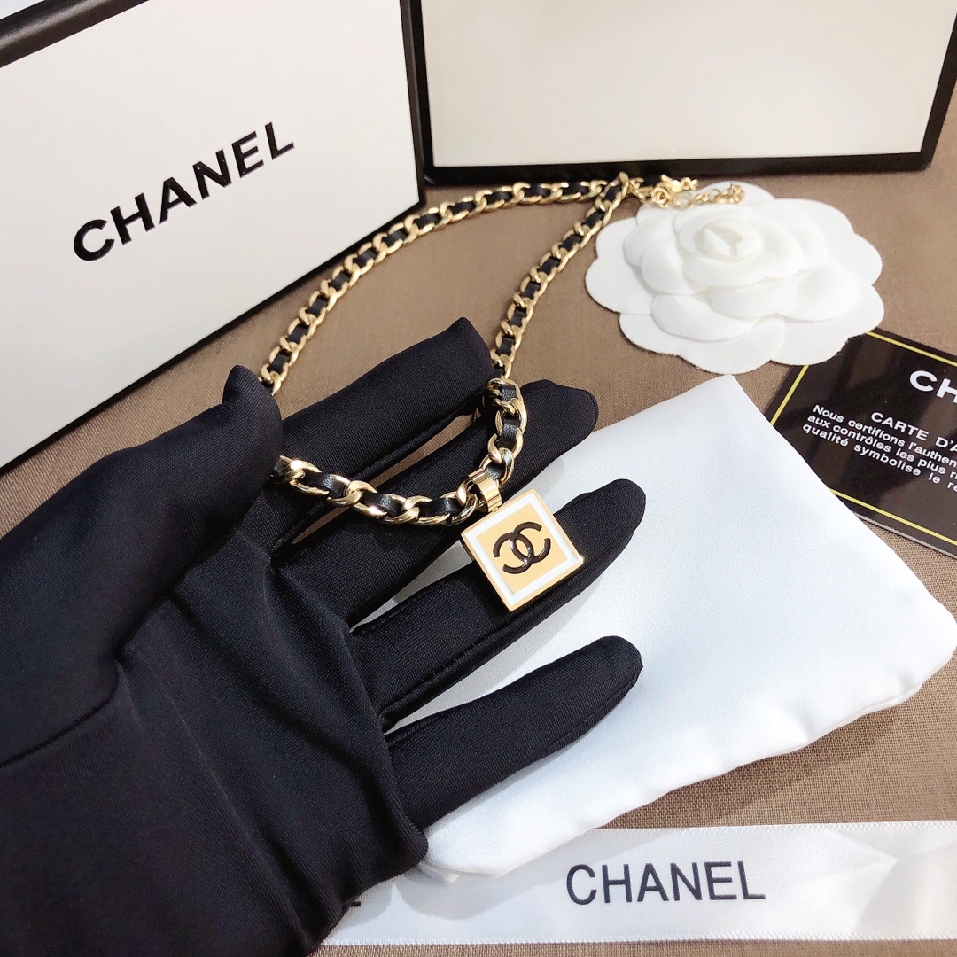 X394    Chanel necklace 107338