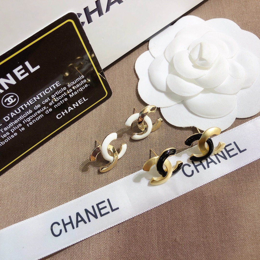 A624    Chanel earring 107349