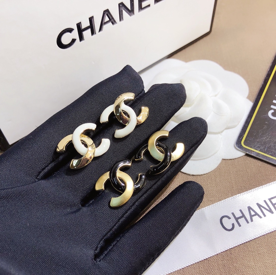 A624    Chanel earring 107349