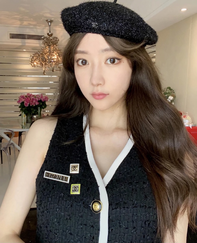 D048   Chanel brooch 107350