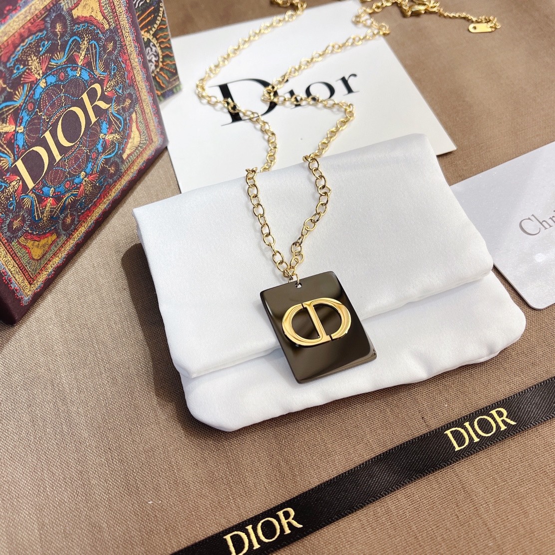 X397       Dior necklace 107351