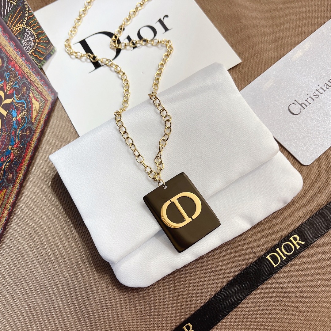 X397       Dior necklace 107351
