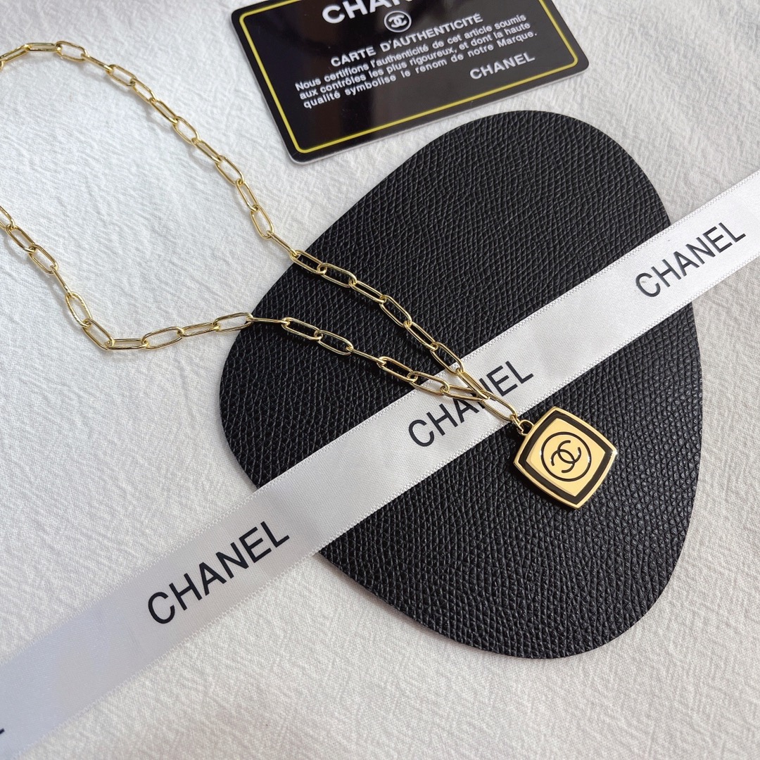 X398     Chanel necklace 107353