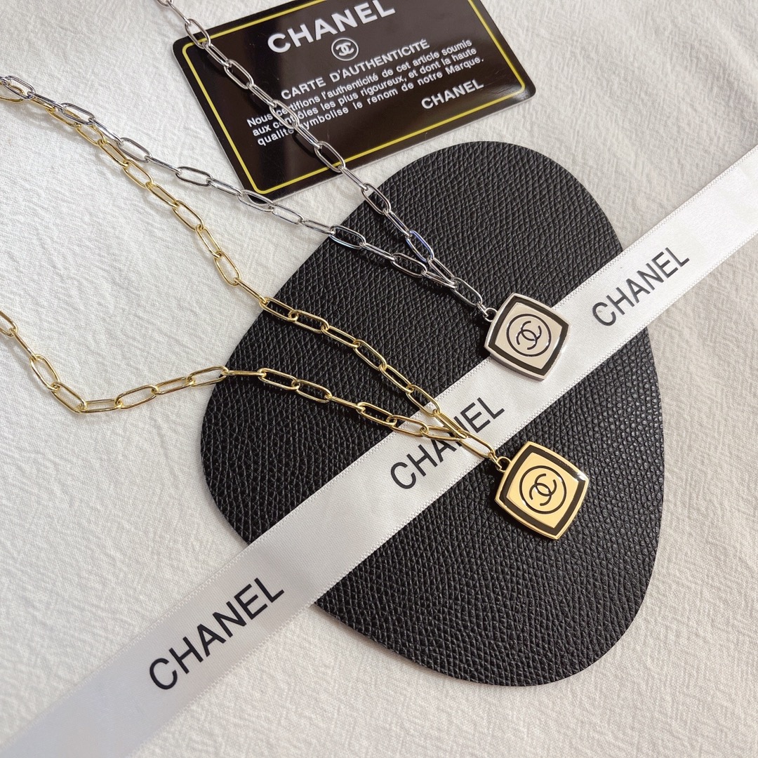 X398     Chanel necklace 107353