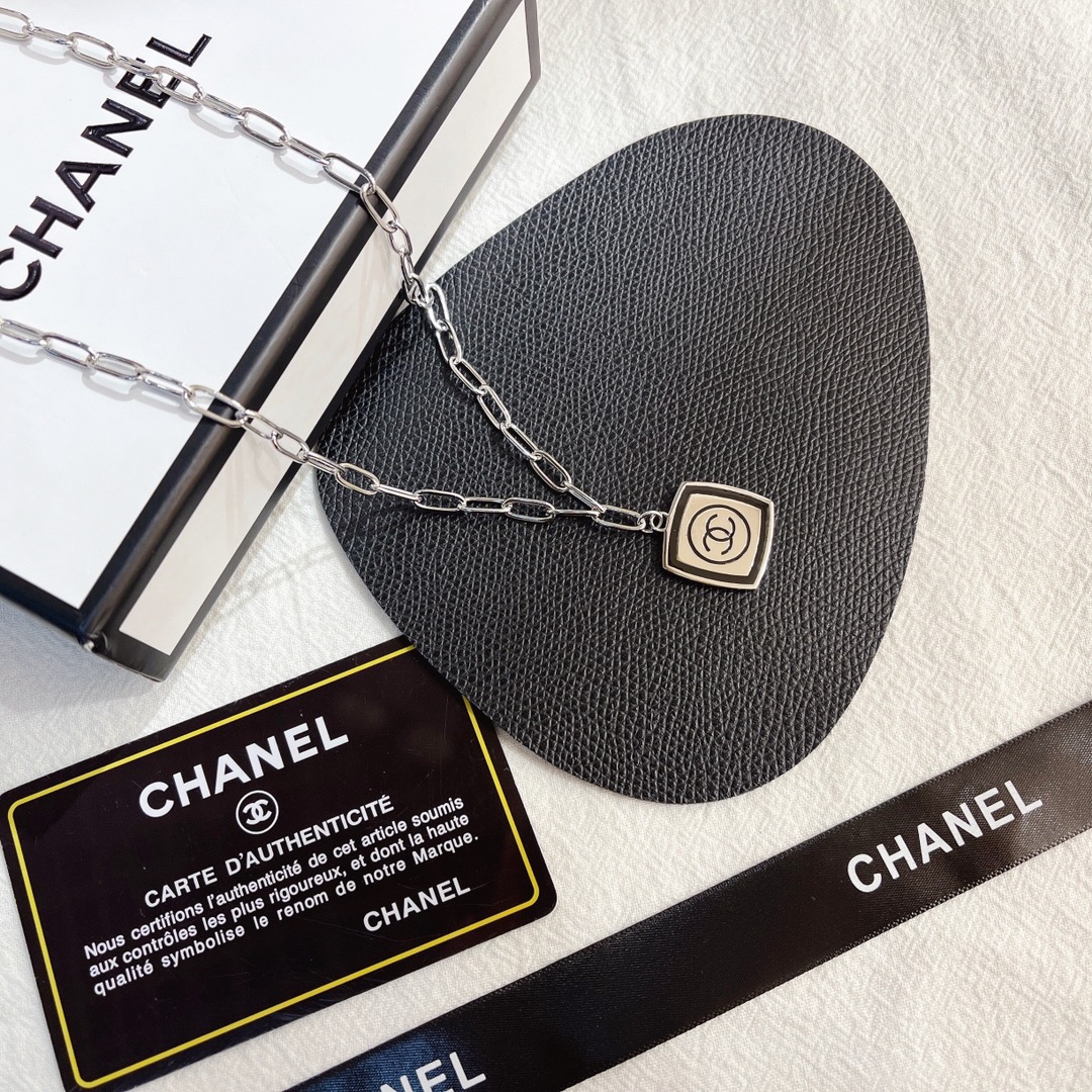 X398     Chanel necklace 107353