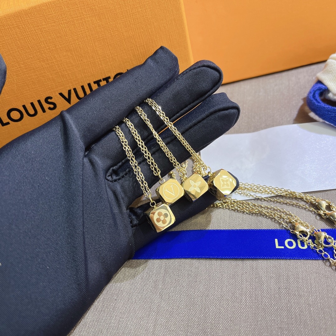 X399    LV necklace 107354