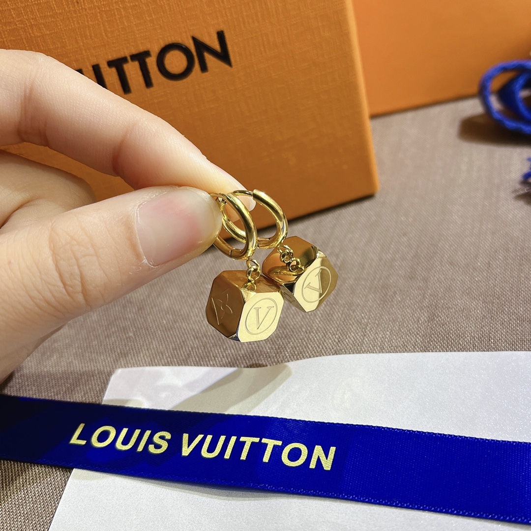 A626     LV earring 107355
