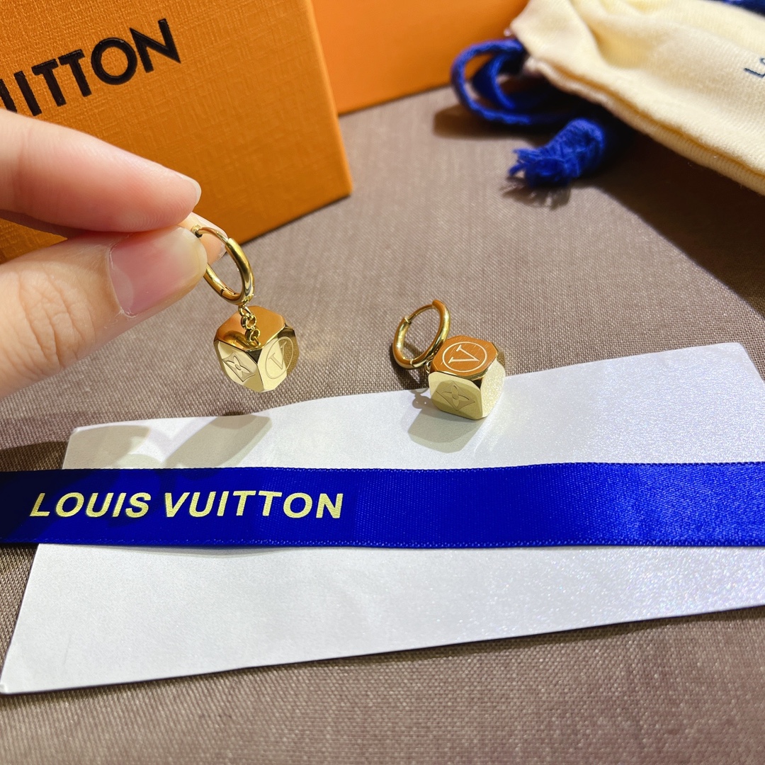 A626     LV earring 107355