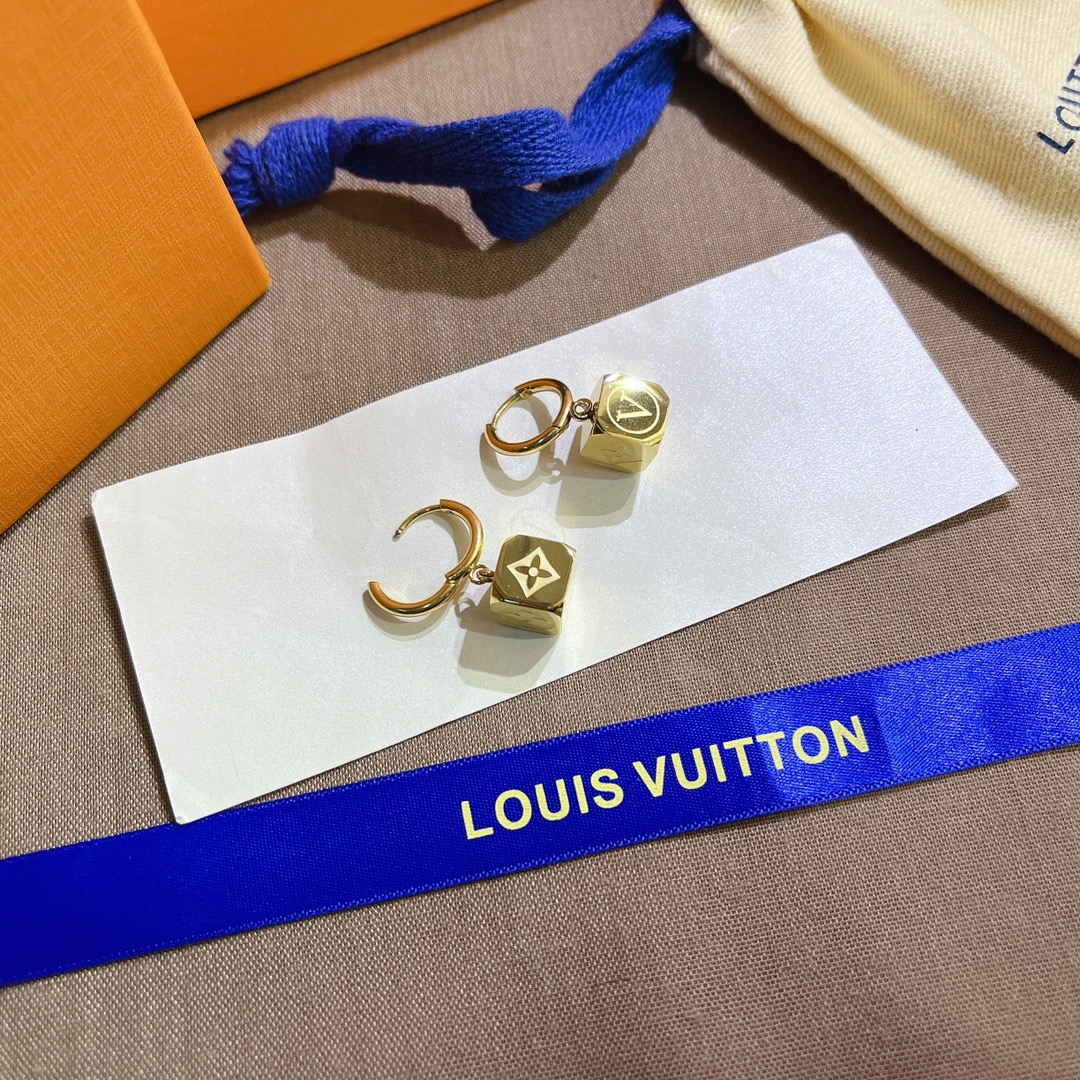 A626     LV earring 107355
