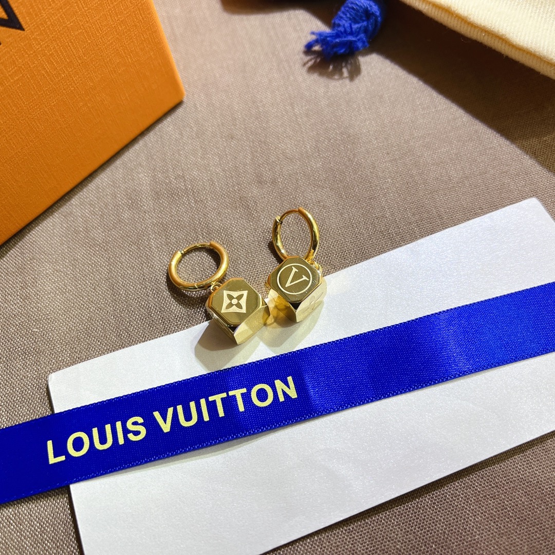 A626     LV earring 107355