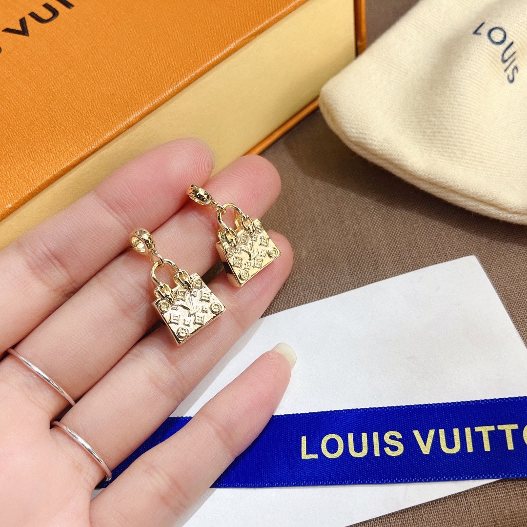 A628      LV earring 107357