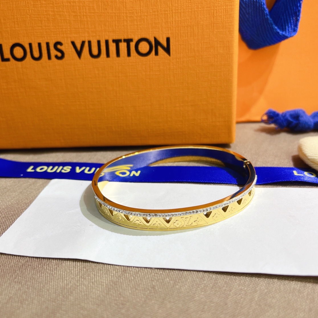 S267     LV Bracelet 107359