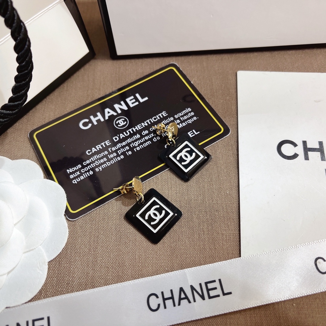 A630     Chanel earring 107361