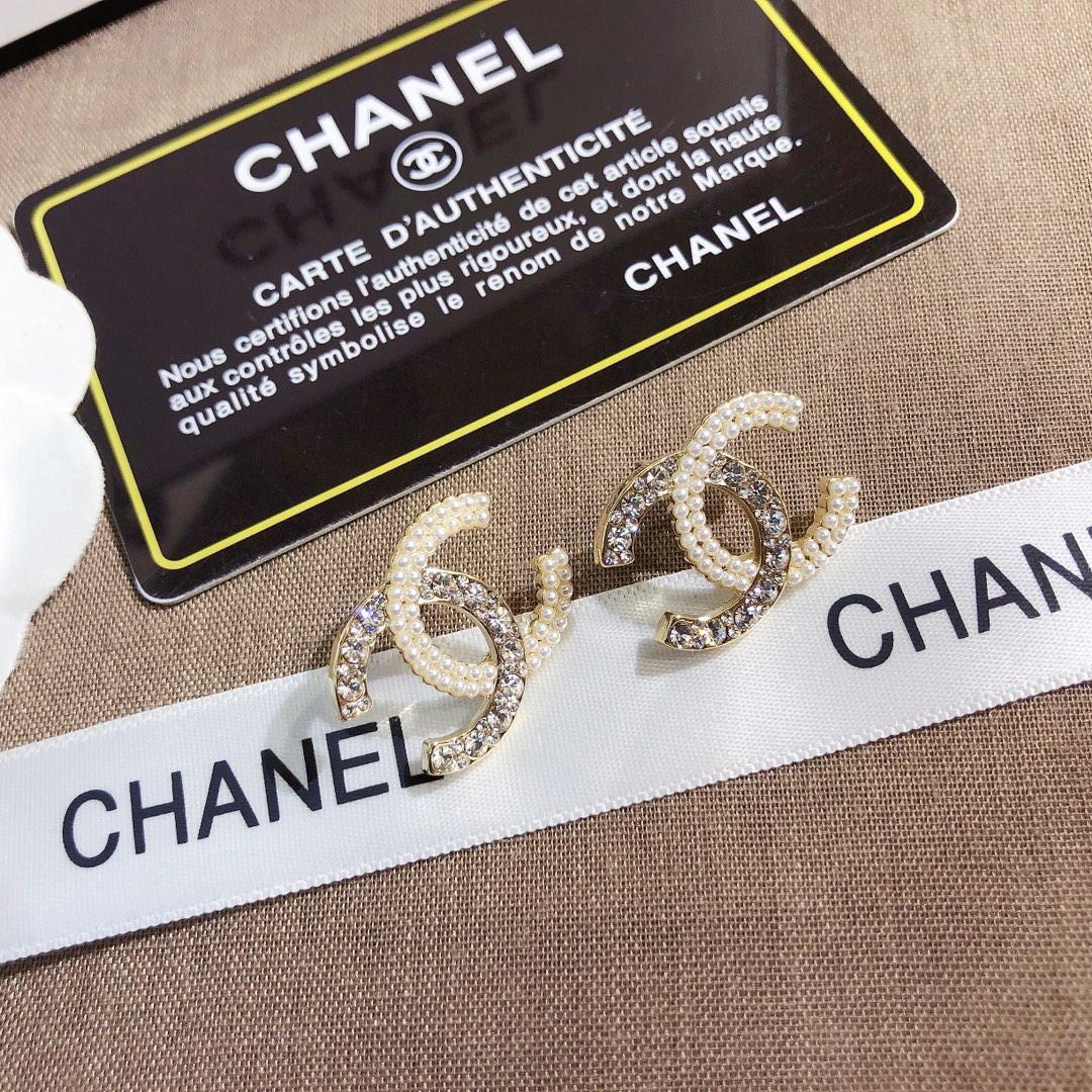 A631     Chanel earring 107365