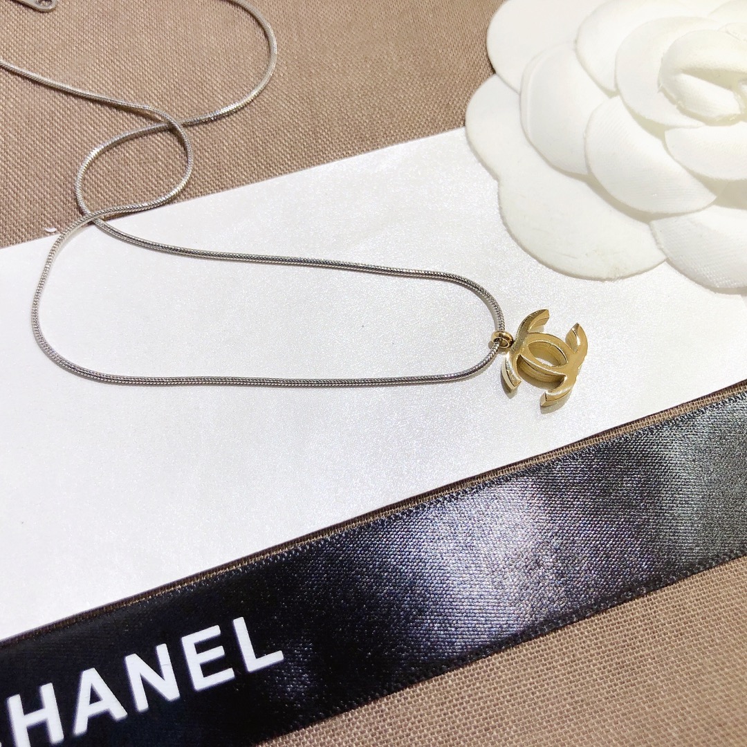 X405  Chanel necklace 107369