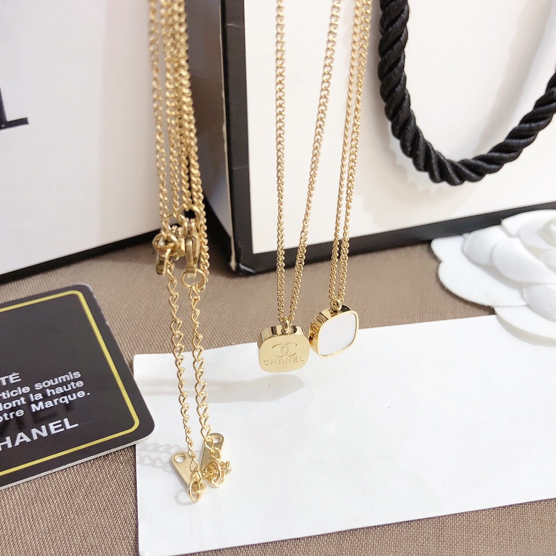 X404     Chanel necklace 107370