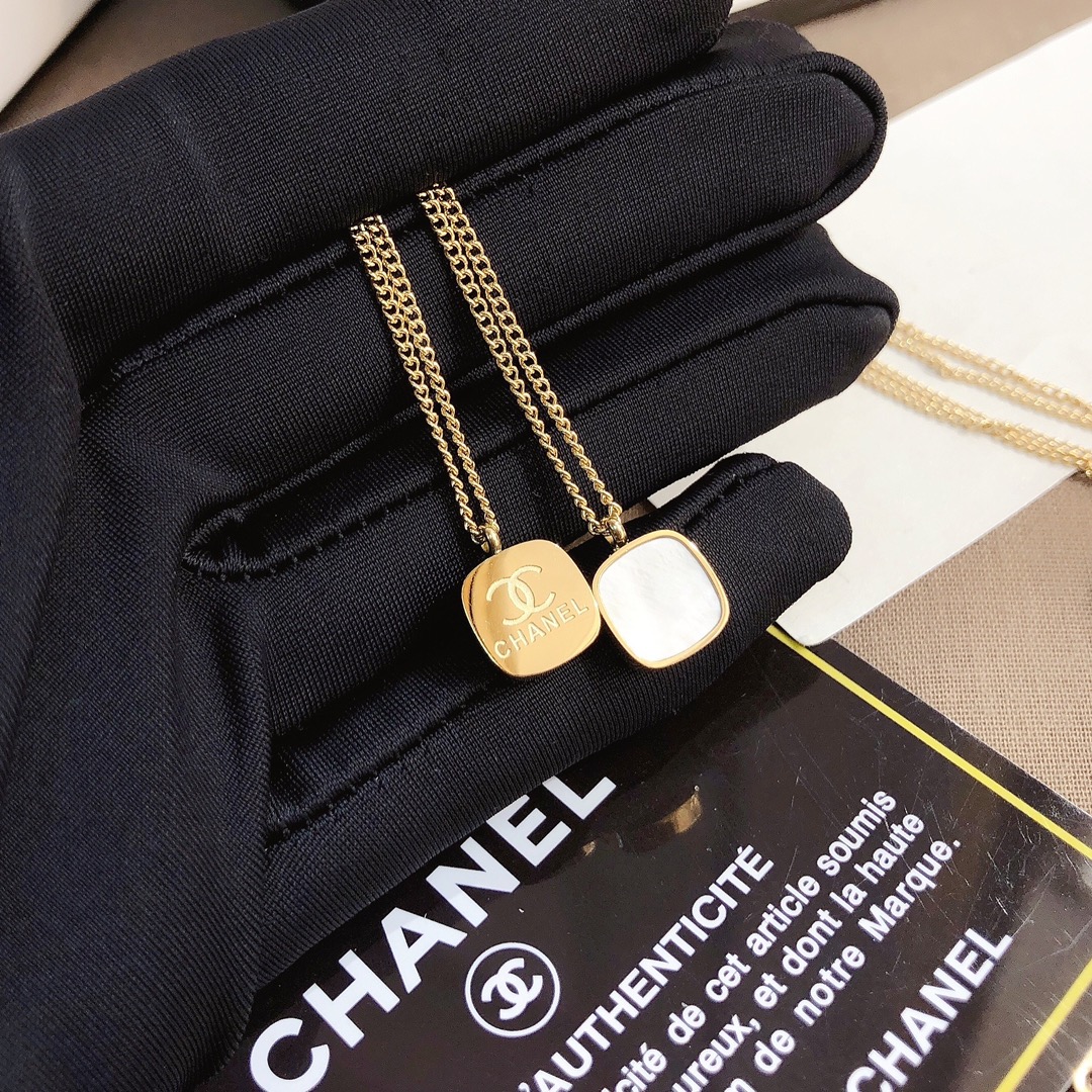 X404     Chanel necklace 107370