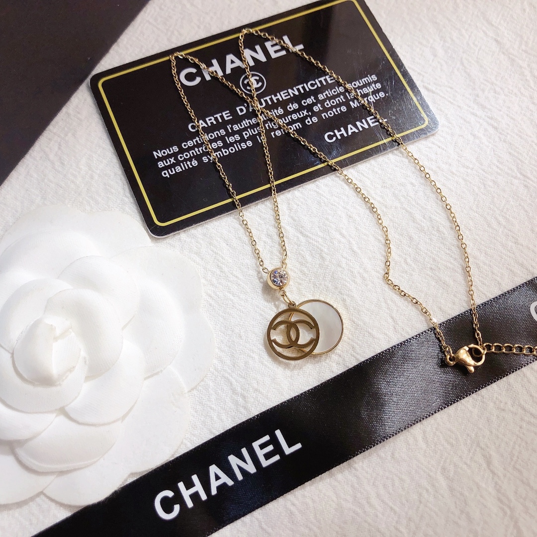 X406     Chanel necklace 107371