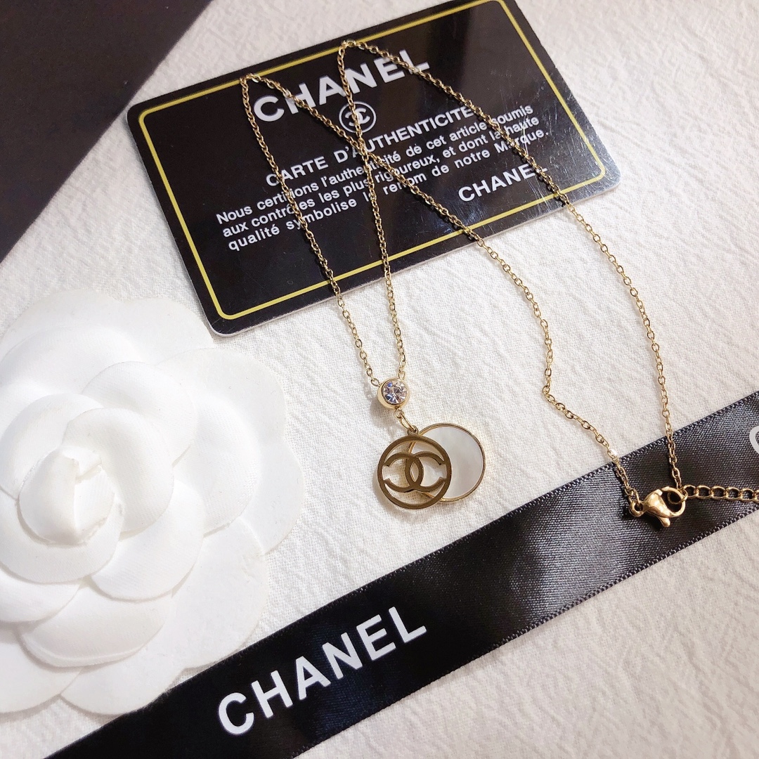 X406     Chanel necklace 107371