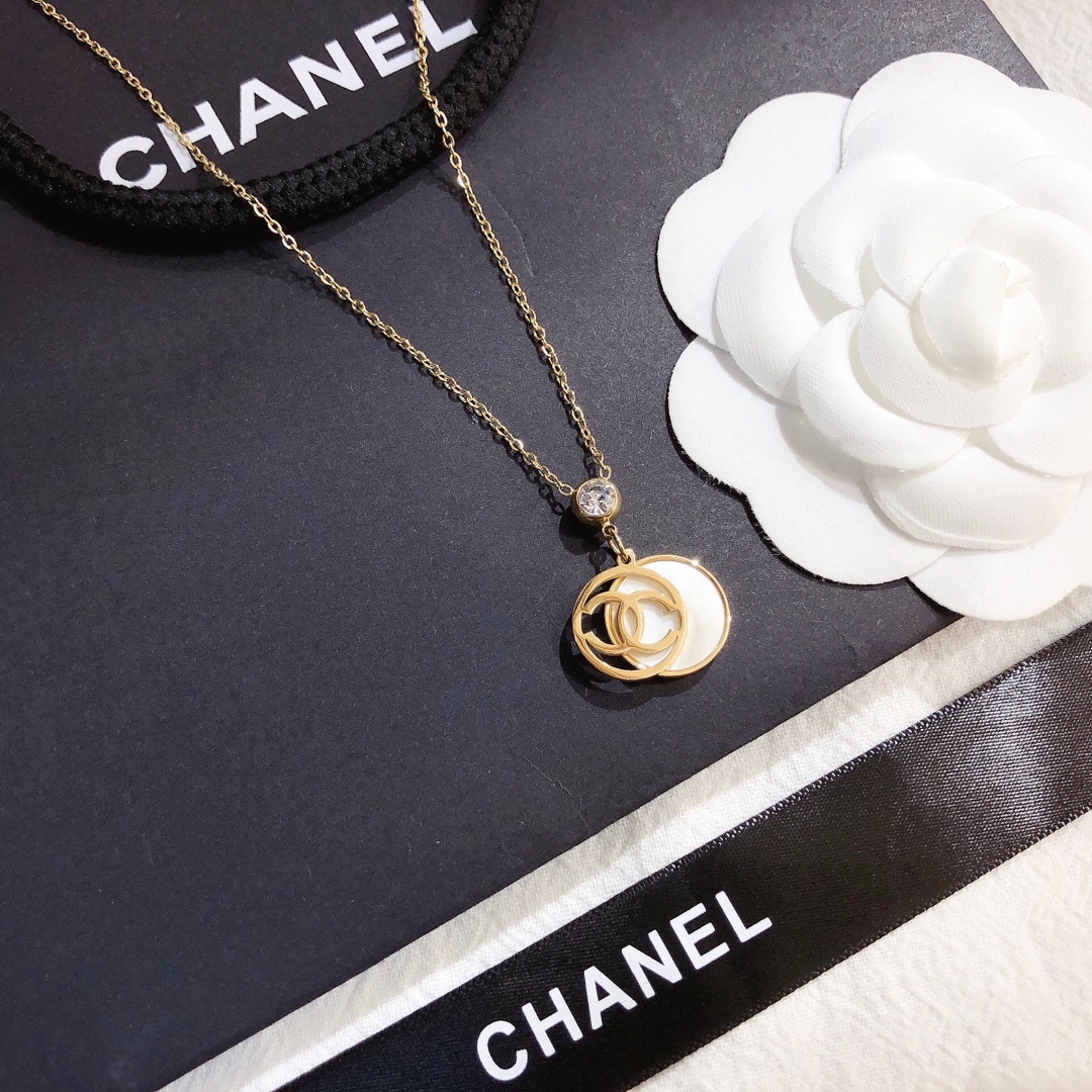 X406     Chanel necklace 107371