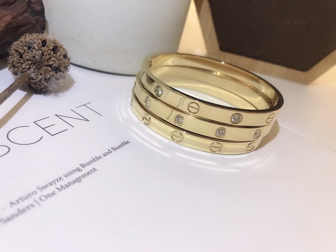 S032 Cartier bracelet 107373