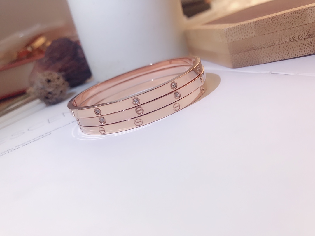 S032 Cartier bracelet 107373