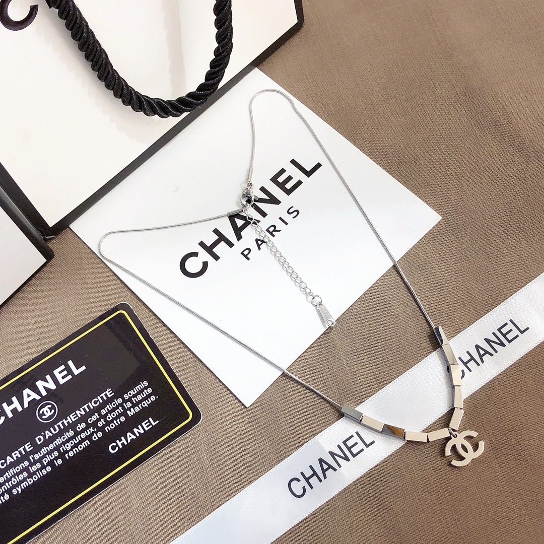 X411   Chanel necklace 107380