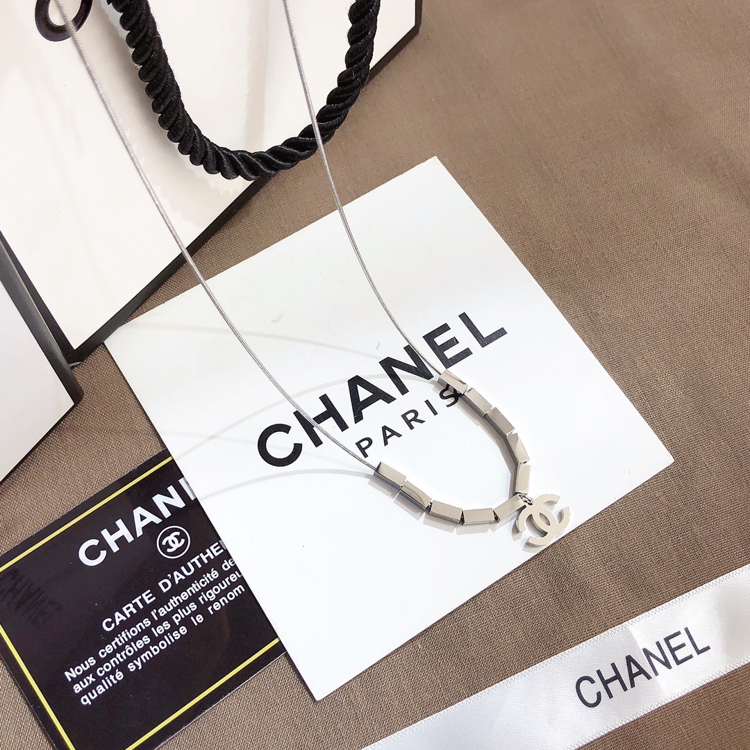 X411   Chanel necklace 107380