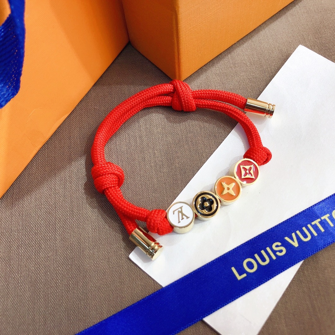 S273    LV Bracelet 107383