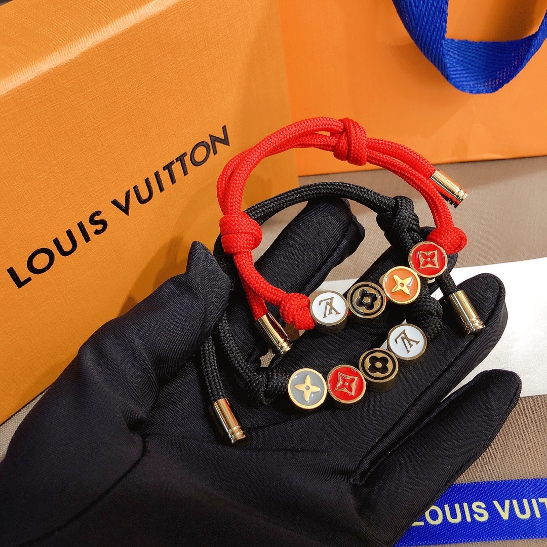 S273    LV Bracelet 107383