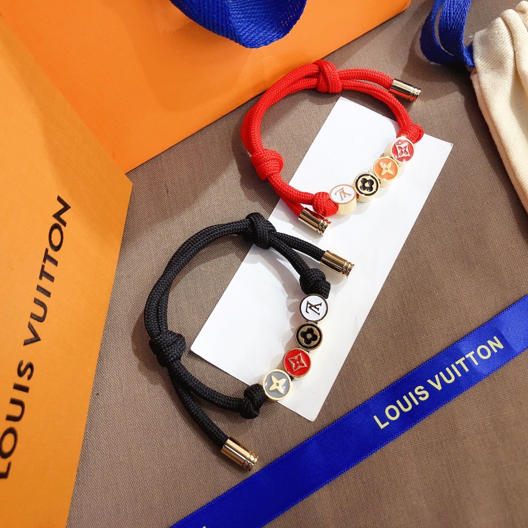 S273    LV Bracelet 107383