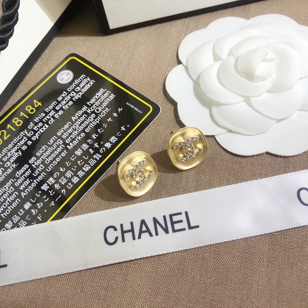 A636    Chanel earring 107384